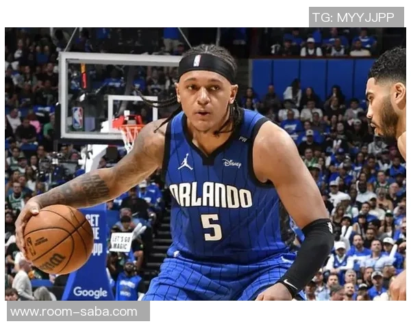 班凯罗外线状态低迷22投10中仅得25分8篮板并送出5次失误